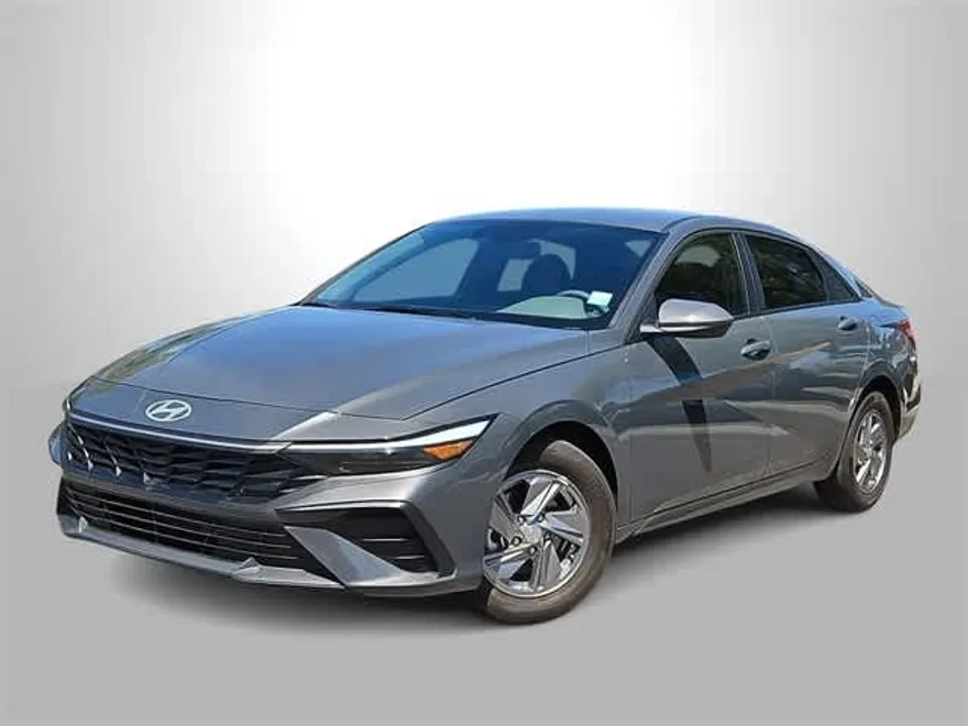 2025 Hyundai Elantra SE photo 1