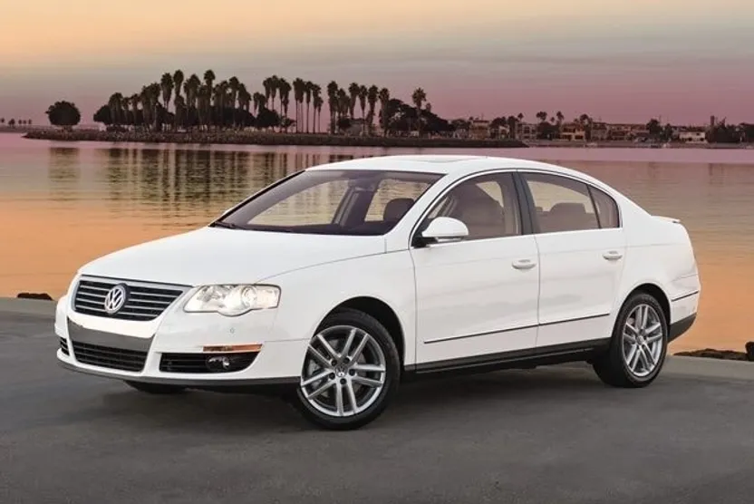 2010 Volkswagen Passat Komfort photo 1