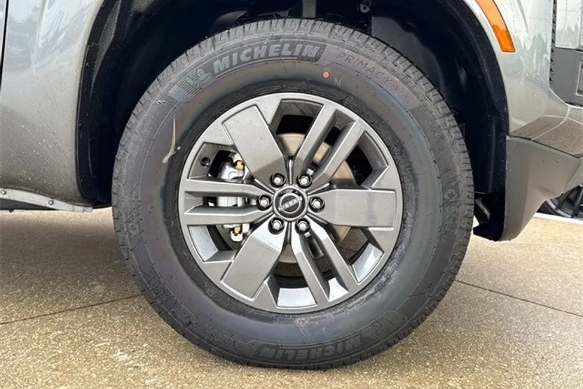 2025 Nissan Frontier SV photo 1