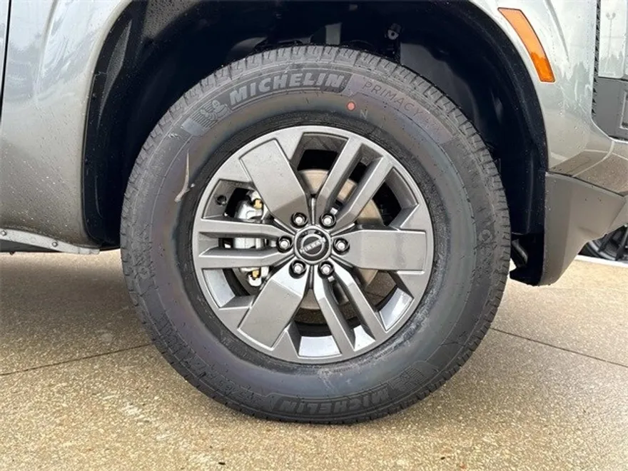 2025 Nissan Frontier SV photo 1