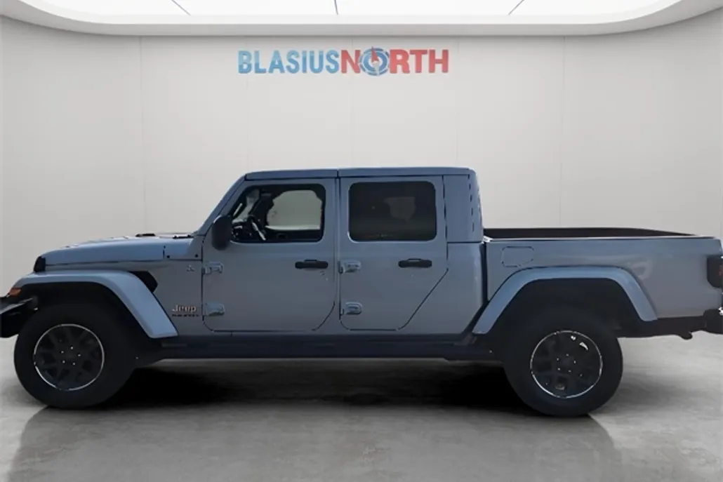 2023 Jeep Gladiator Overland photo 1