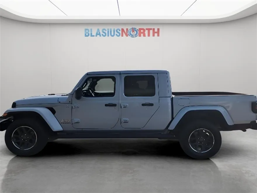 2023 Jeep Gladiator Overland photo 1