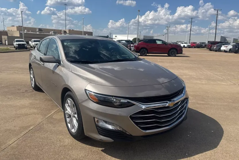 2023 Chevrolet Malibu 1LT photo 1