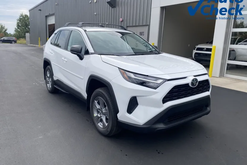 2025 Toyota RAV4 Hybrid LE photo 1