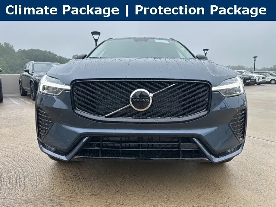 2026 Volvo XC60 B5 Core photo 1