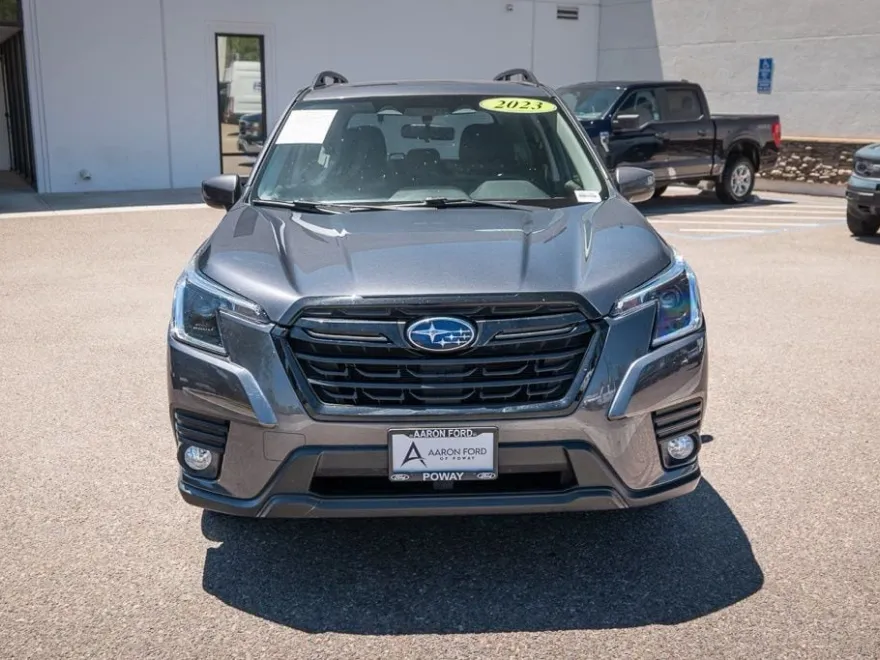2023 Subaru Forester Premium photo 1