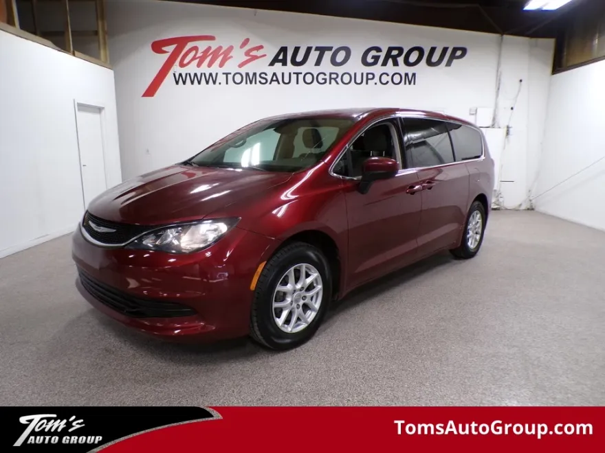 2017 Chrysler Pacifica Touring photo 1