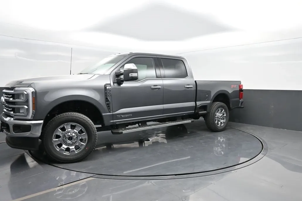 2025 Ford F-350 Lariat photo 1