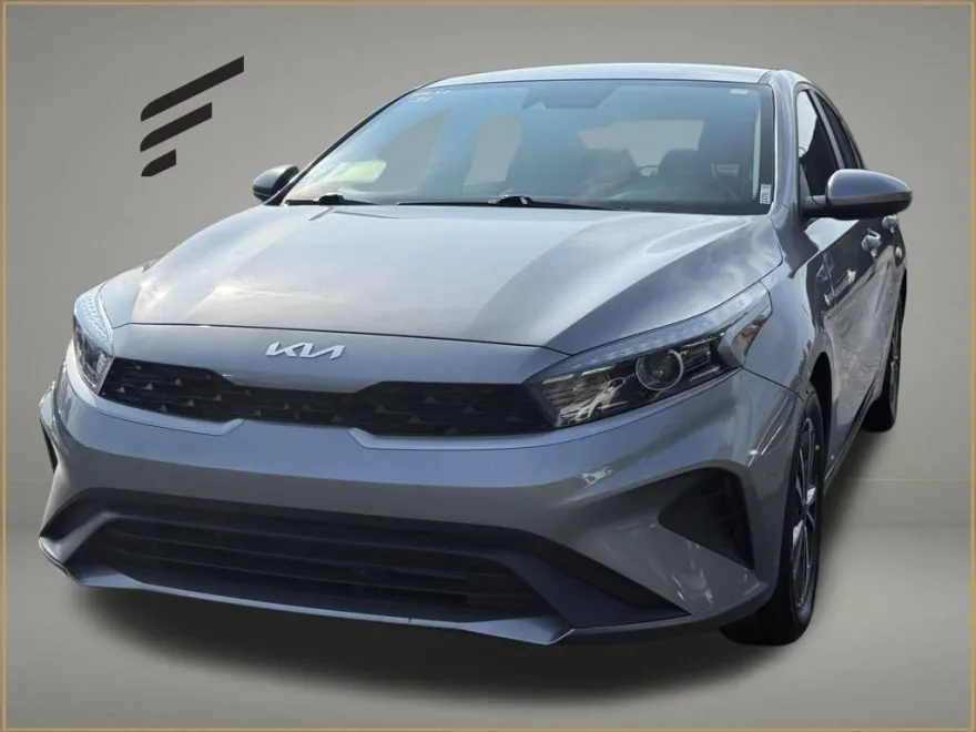 2024 Kia Forte LXS photo 1