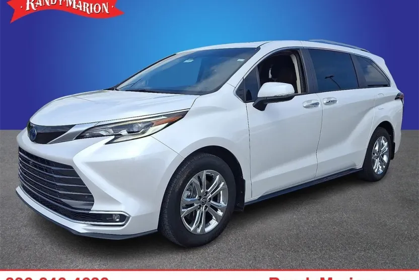2022 Toyota Sienna Platinum photo 1