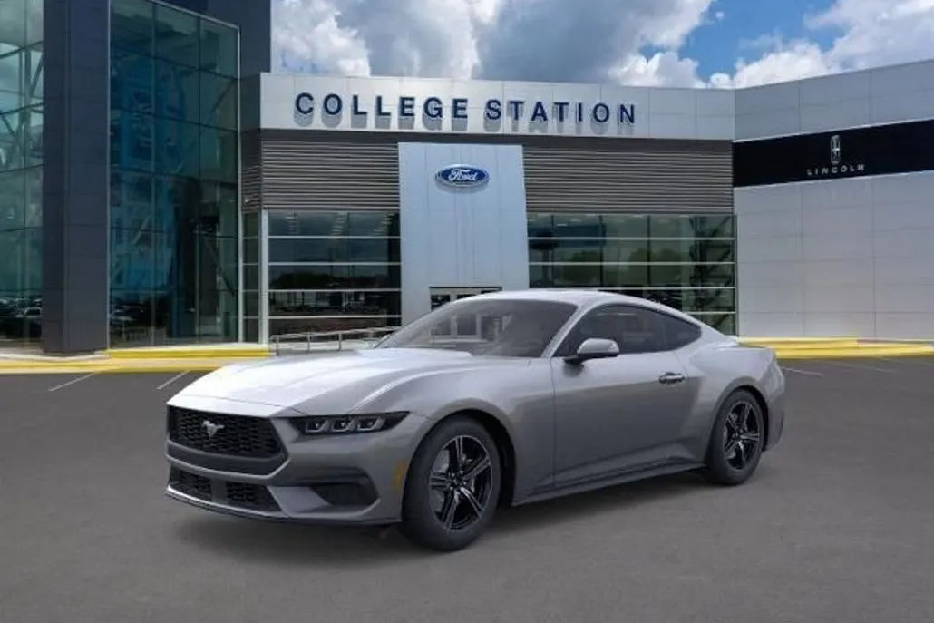 2025 Ford Mustang photo 1