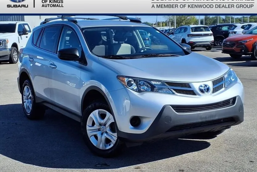 2013 Toyota RAV4 LE photo 1