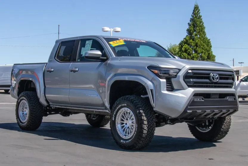 2025 Toyota Tacoma SR5 photo 1
