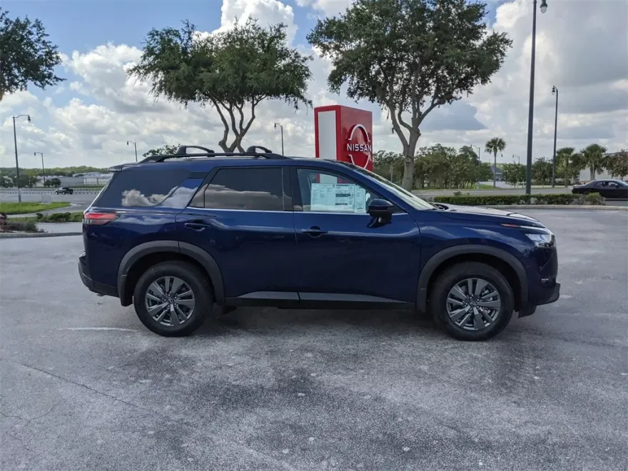 2025 Nissan Pathfinder SV photo 1