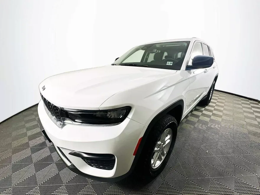 2023 Jeep Grand Cherokee Laredo photo 1