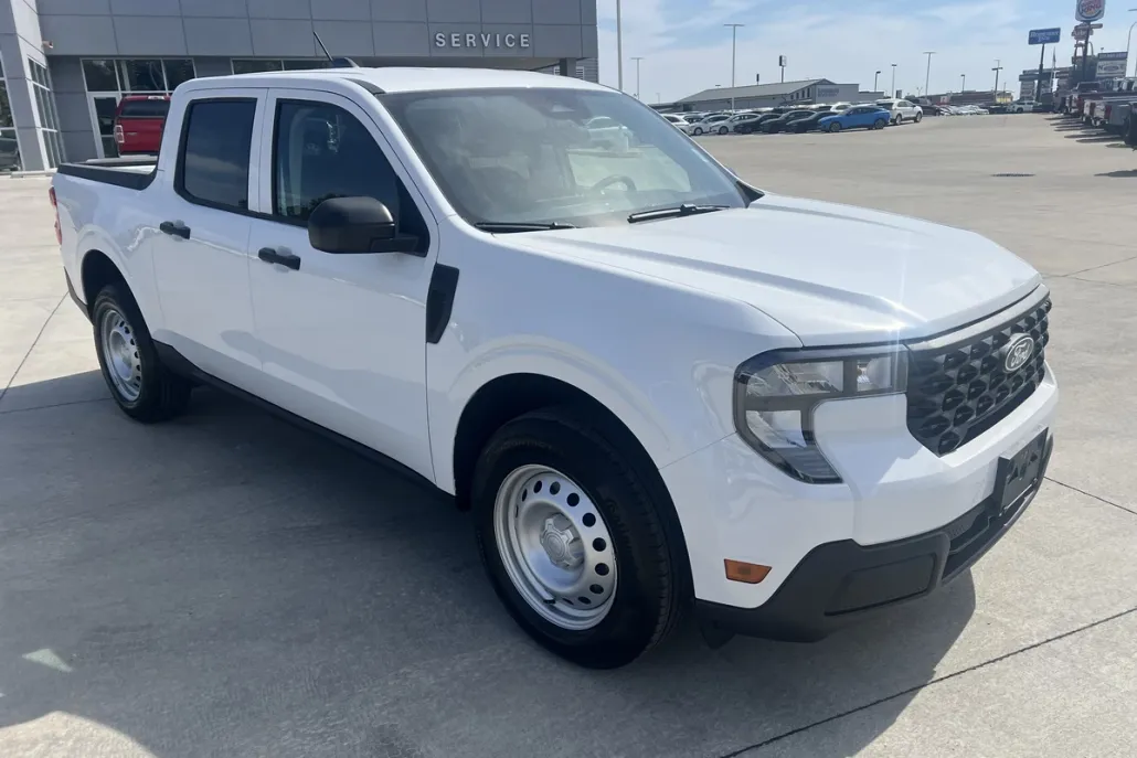 2025 Ford Maverick XL photo 1
