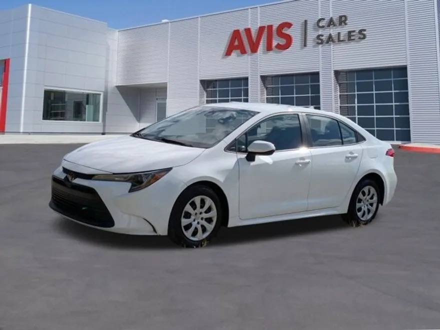 2024 Toyota Corolla LE photo 1