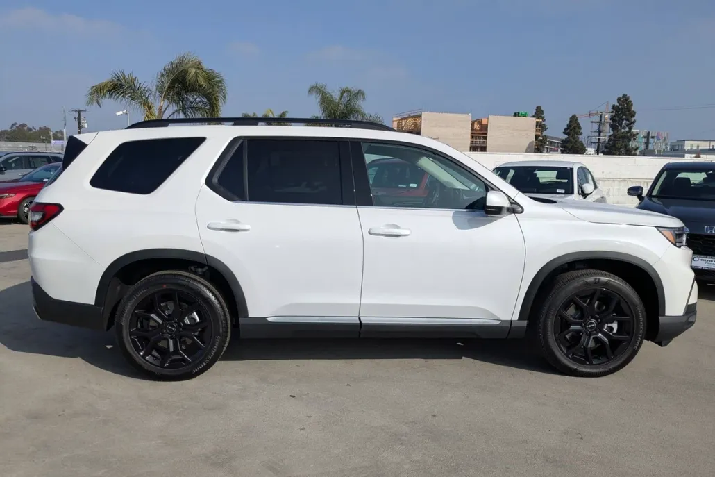 2025 Honda Pilot Touring photo 1