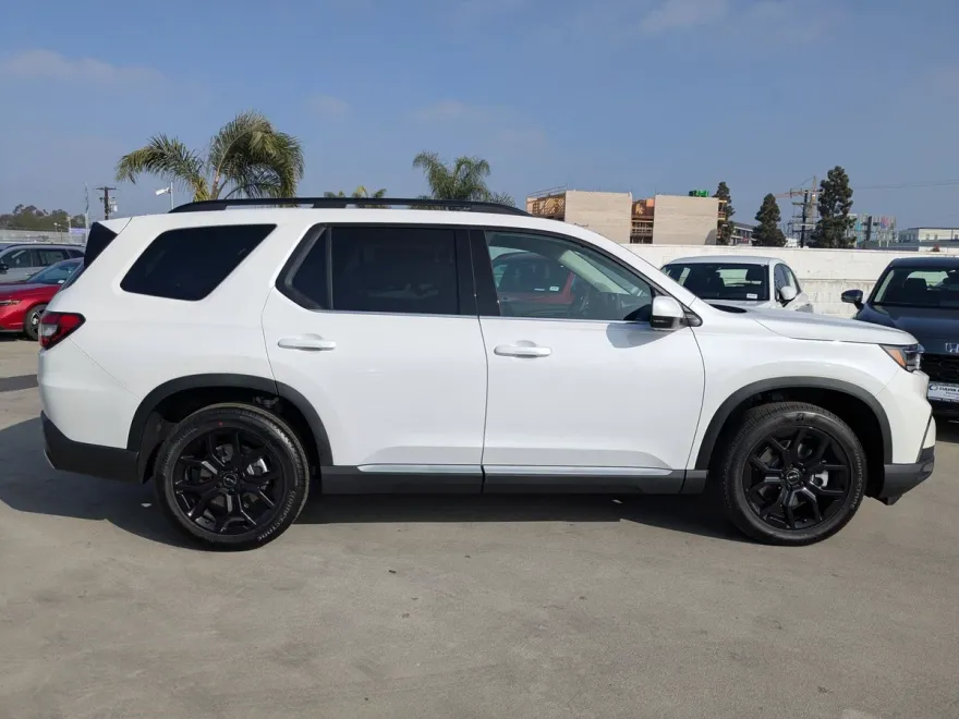 2025 Honda Pilot Touring photo 1