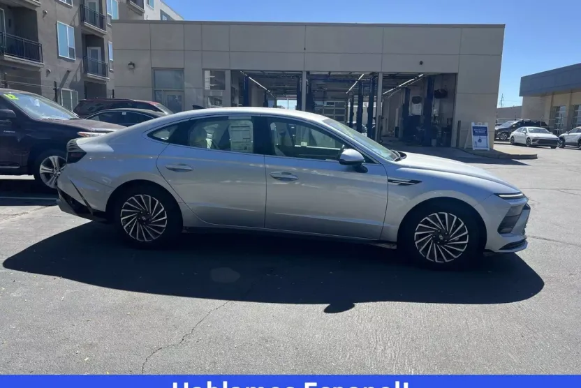 2025 Hyundai Sonata Hybrid SEL photo 1