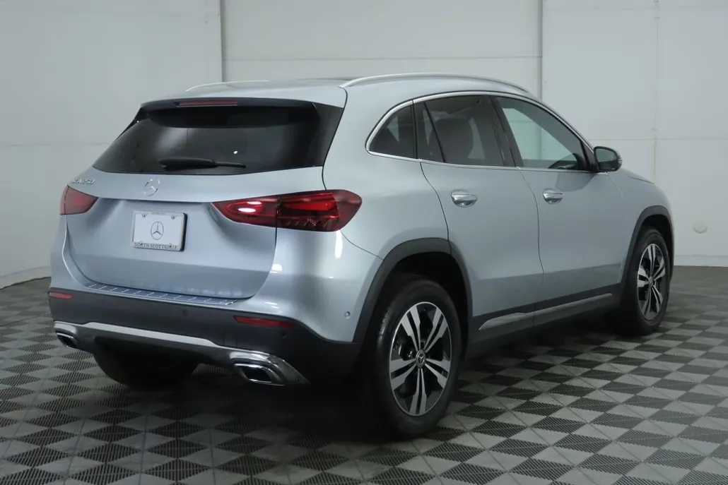 2026 Mercedes Benz GLA 250 photo 1