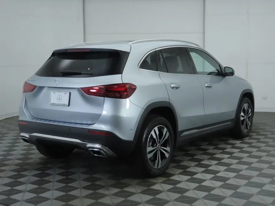 2026 Mercedes Benz GLA 250 photo 1
