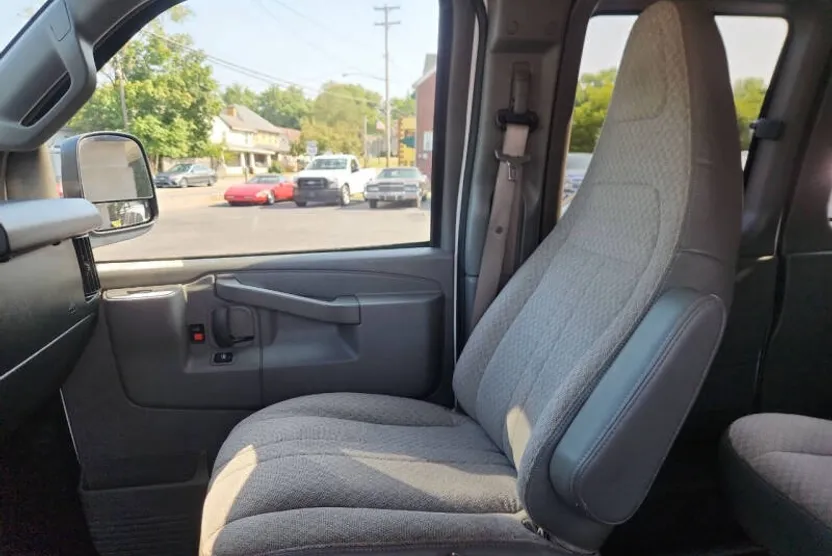 2017 Chevrolet Express LT 3500 photo 1