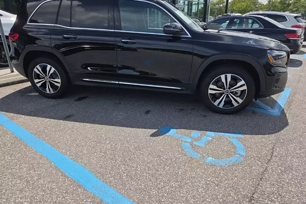 2025 Mercedes Benz GLB 250 photo 1