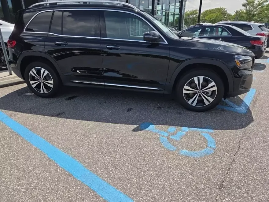 2025 Mercedes Benz GLB 250 photo 1