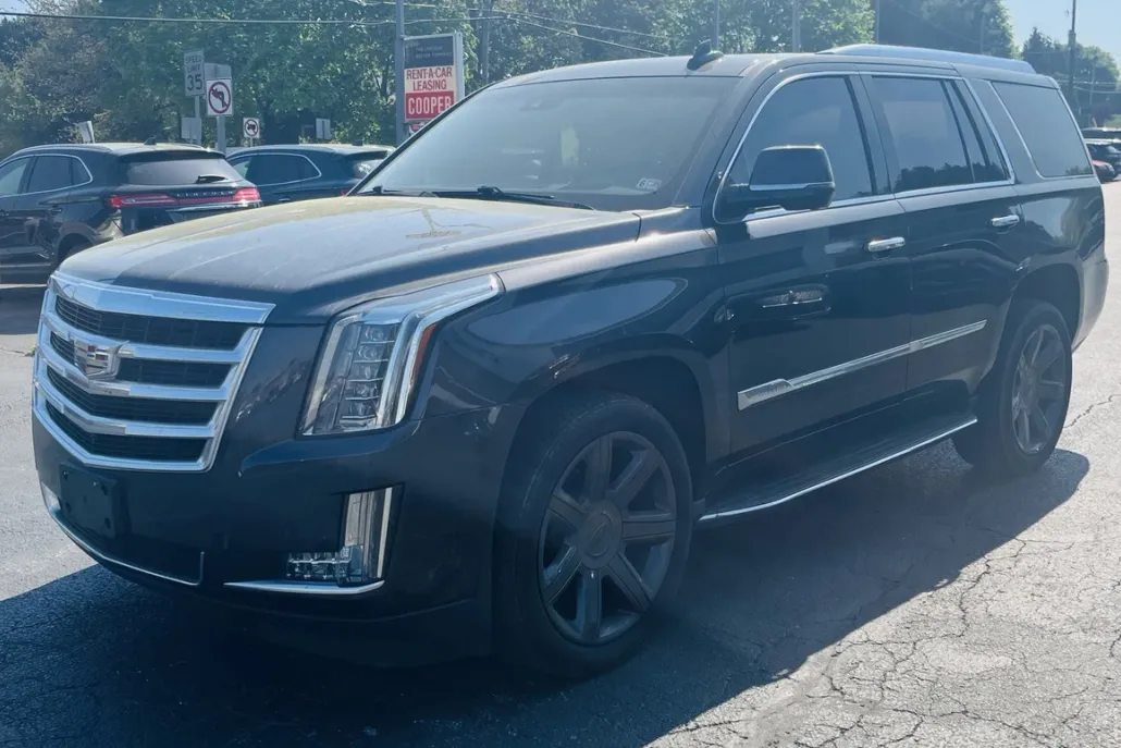 2016 Cadillac Escalade Luxury photo 1