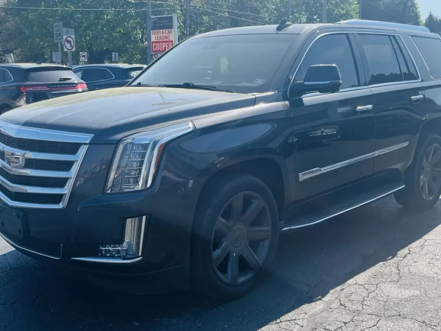 2016 Cadillac Escalade Luxury photo 1