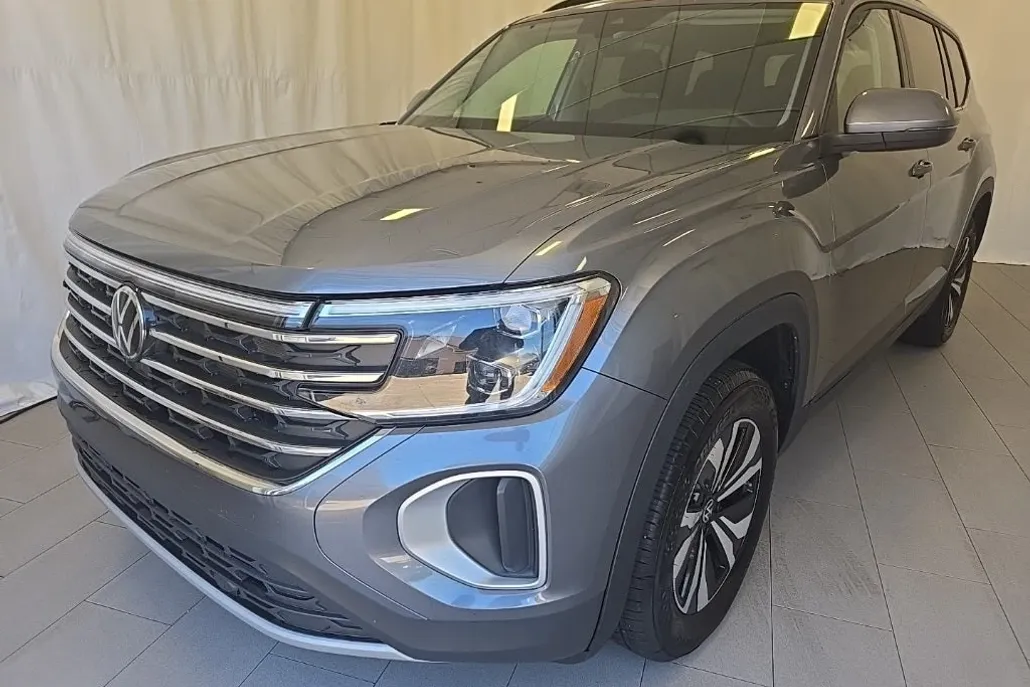 2024 Volkswagen Atlas SE photo 1