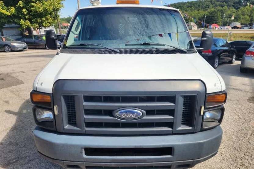 2013 Ford E-350 photo 1