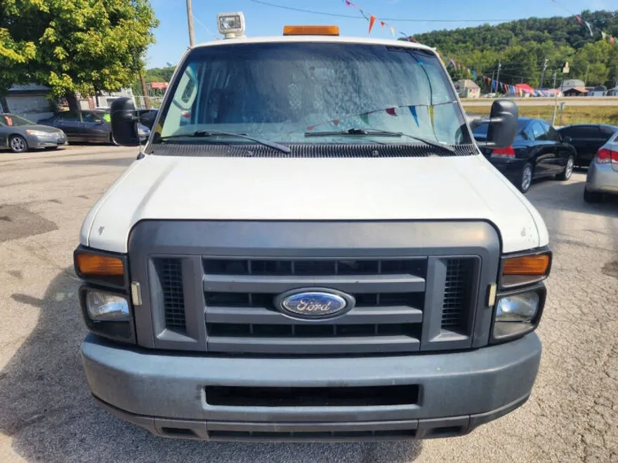 2013 Ford E-350 photo 1