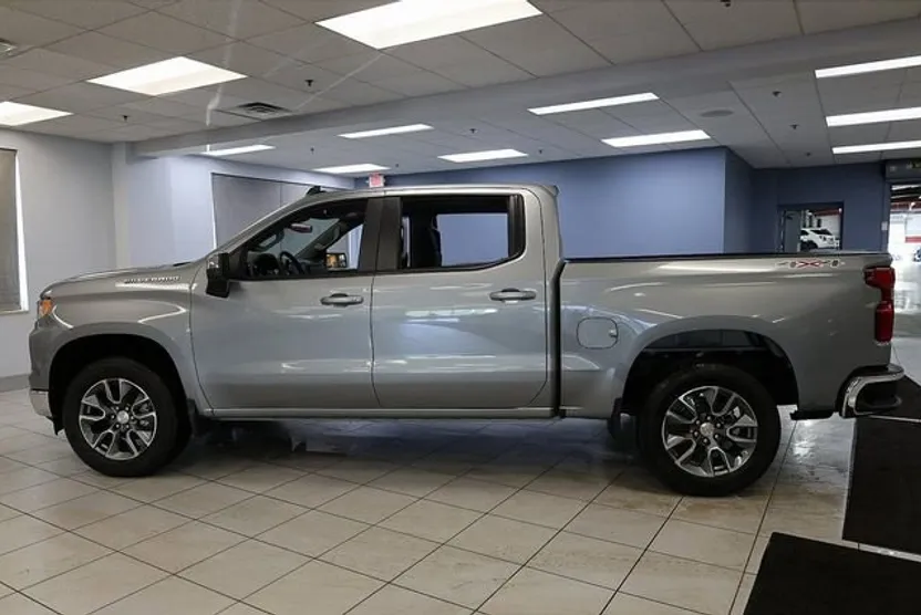 2026 Chevrolet Silverado 1500 LT photo 1