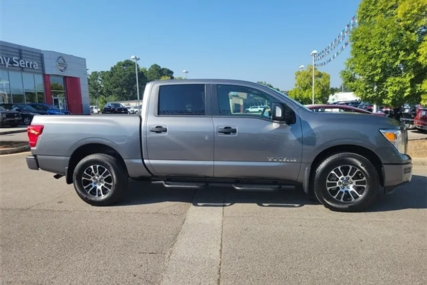2024 Nissan Titan SV photo 1