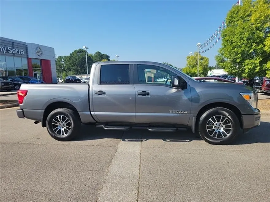2024 Nissan Titan SV photo 1