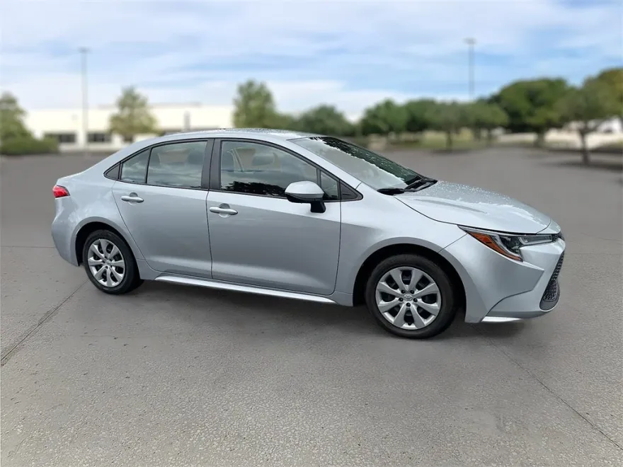 2020 Toyota Corolla LE photo 1