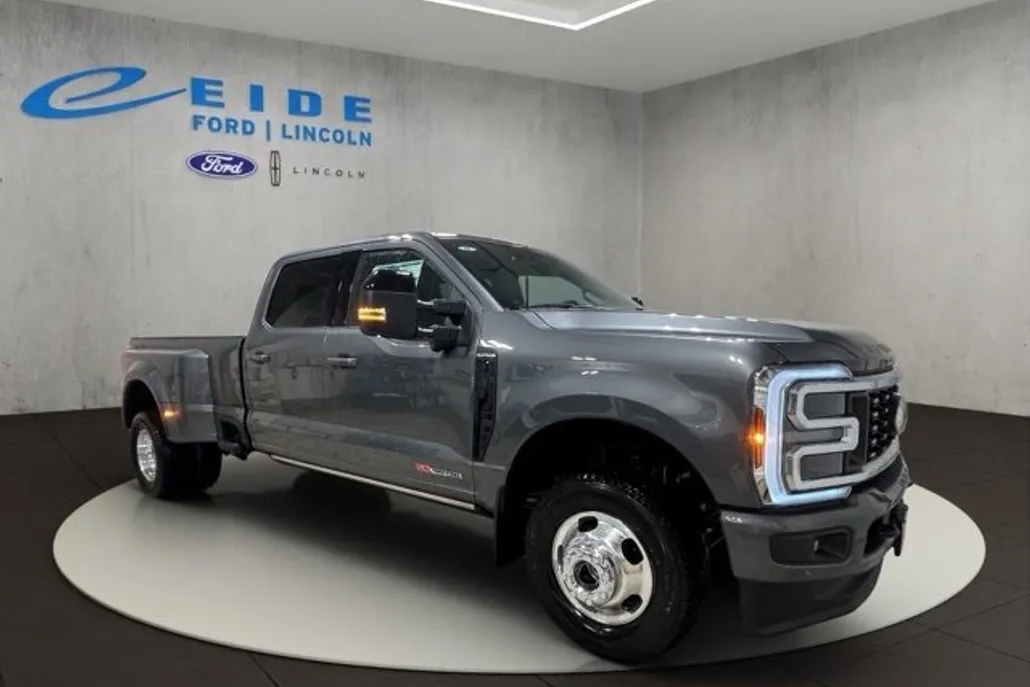 2026 Ford F-350 Platinum photo 1