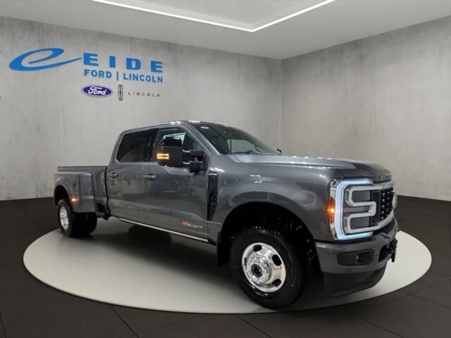2026 Ford F-350 Platinum photo 1