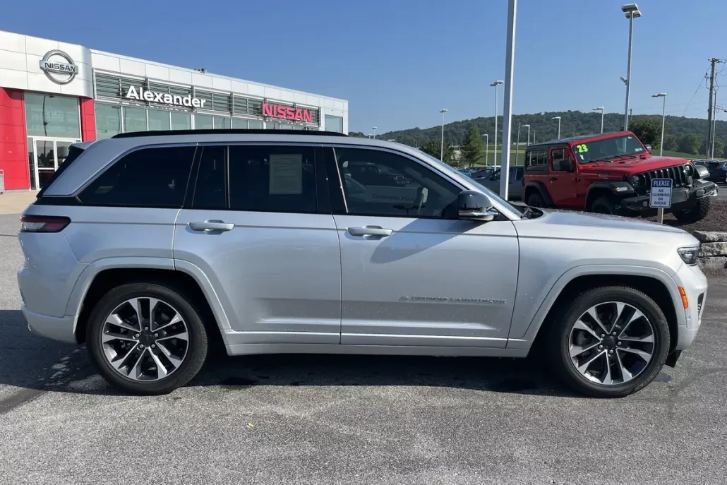 2024 Jeep Cherokee Overland 4xe photo 1