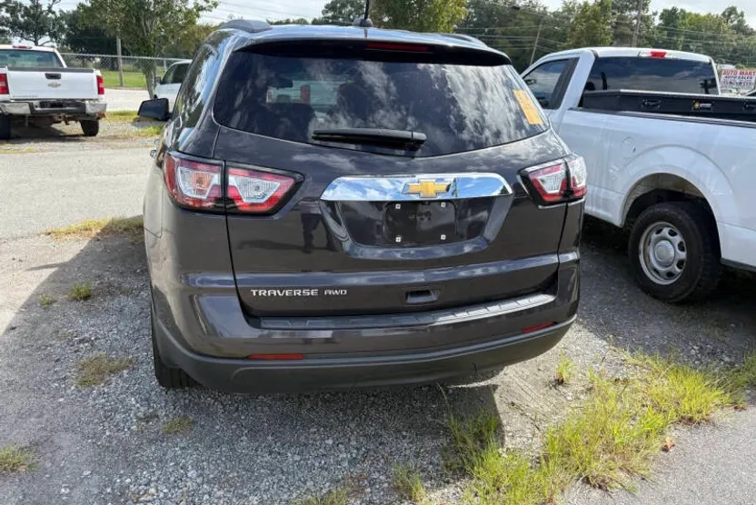 2017 Chevrolet Traverse LS photo 1