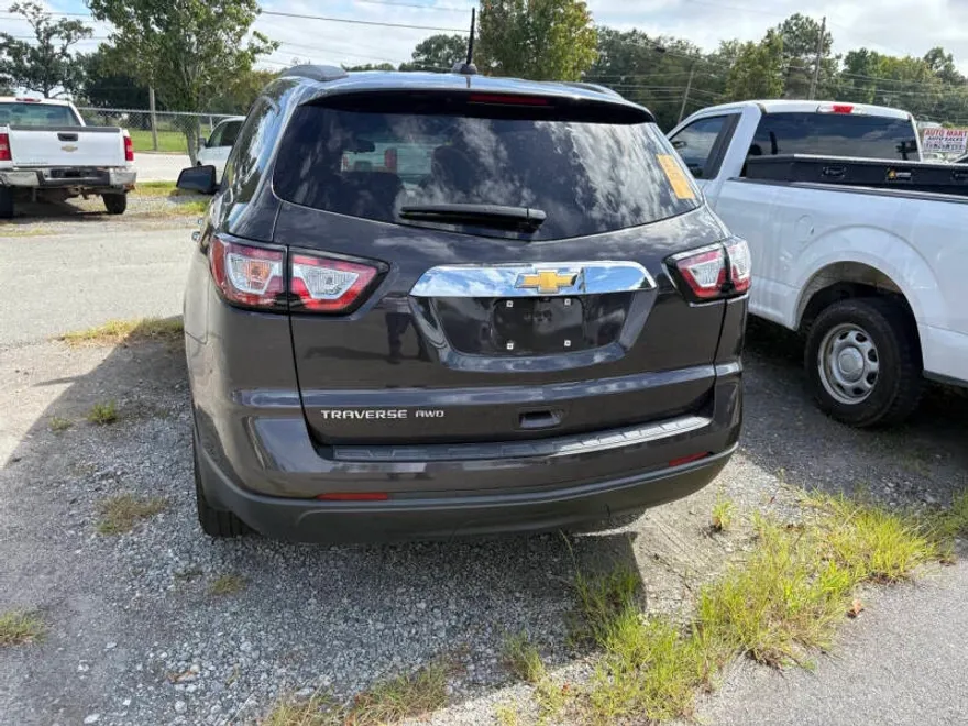 2017 Chevrolet Traverse LS photo 1