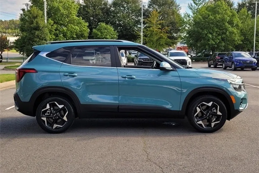 2024 Kia Seltos EX photo 1