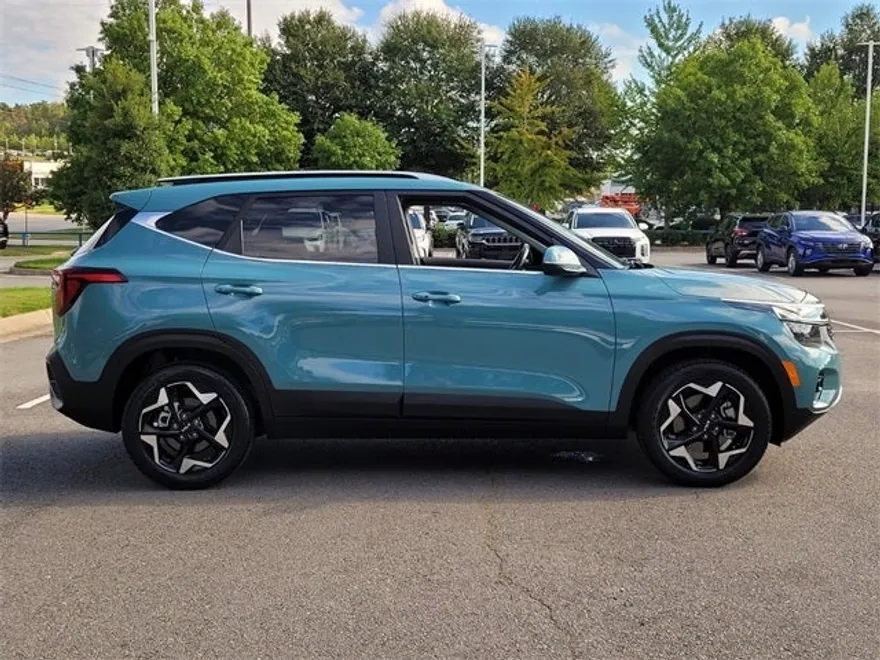2024 Kia Seltos EX photo 1