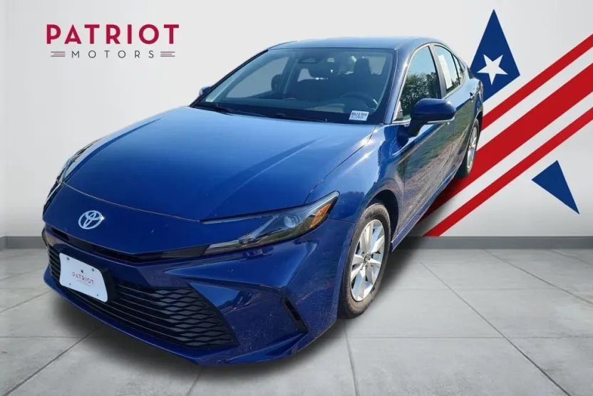 2025 Toyota Camry LE photo 1