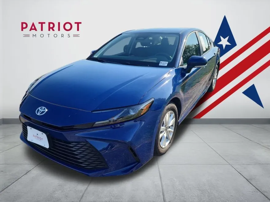 2025 Toyota Camry LE photo 1