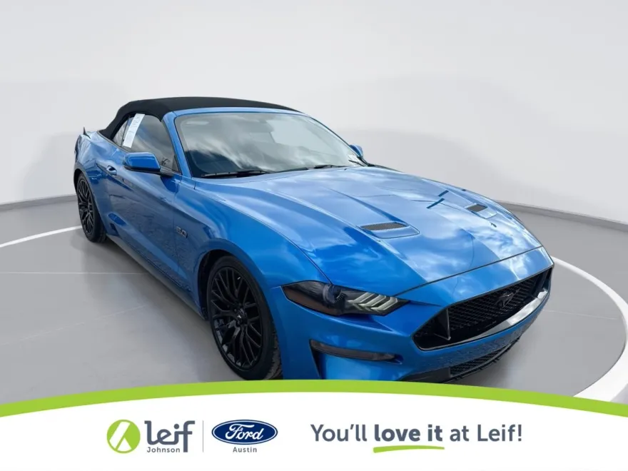 2017 Ford Mustang V6 Convertible photo 1