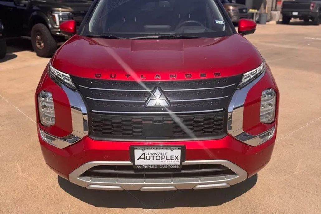 2023 Mitsubishi Outlander SEL photo 1