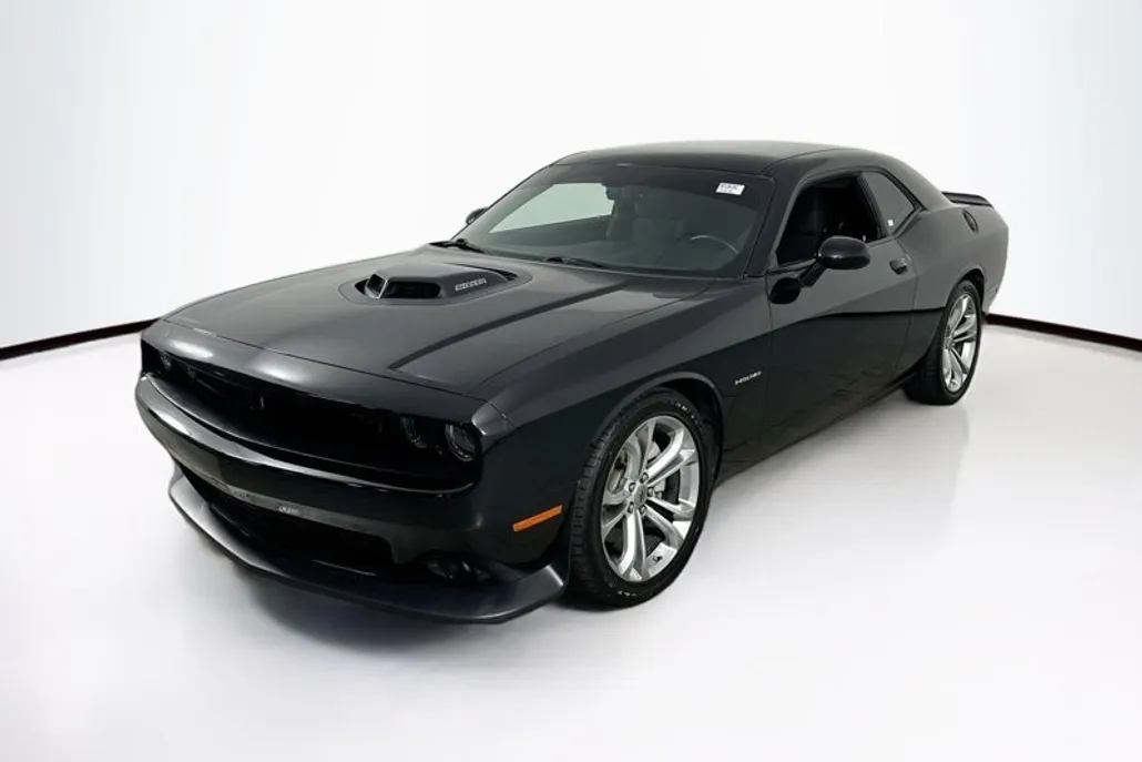 2022 Dodge Challenger R/T photo 1